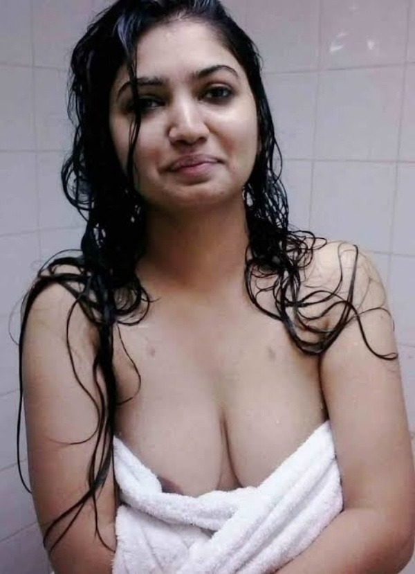 Desi bhabhis naked body pics 8