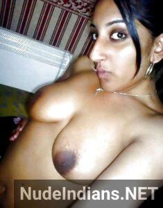 sexy kolkata aunty boobs selfie