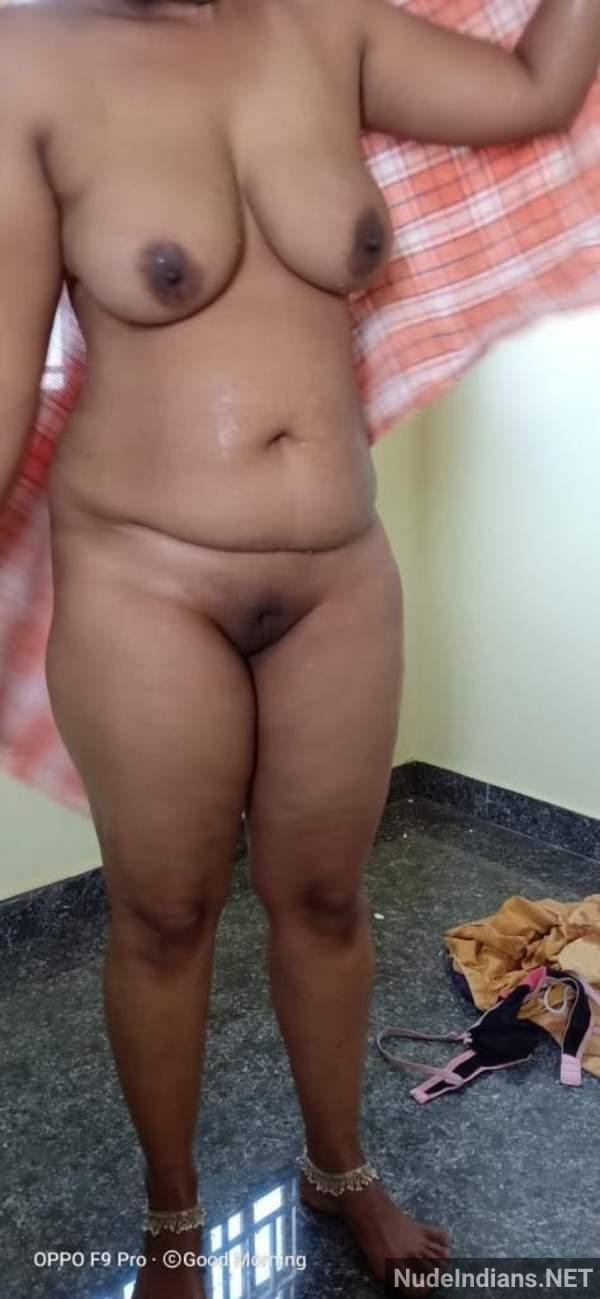 sexy bhabhi boobs cleavage nude pics - 28