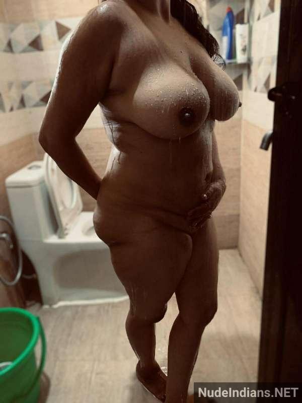 desi big boobs bhabhi posing nude xxx pics - 16