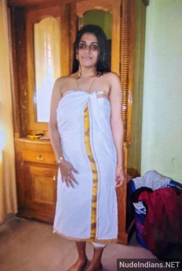 tamil aunty showing boobs ass nude pics - 30