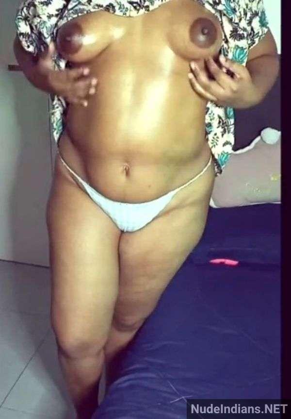 tamil aunty showing boobs ass nude pics - 45