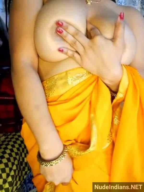 indian bhabhi xxx sexy boobs pics - 1