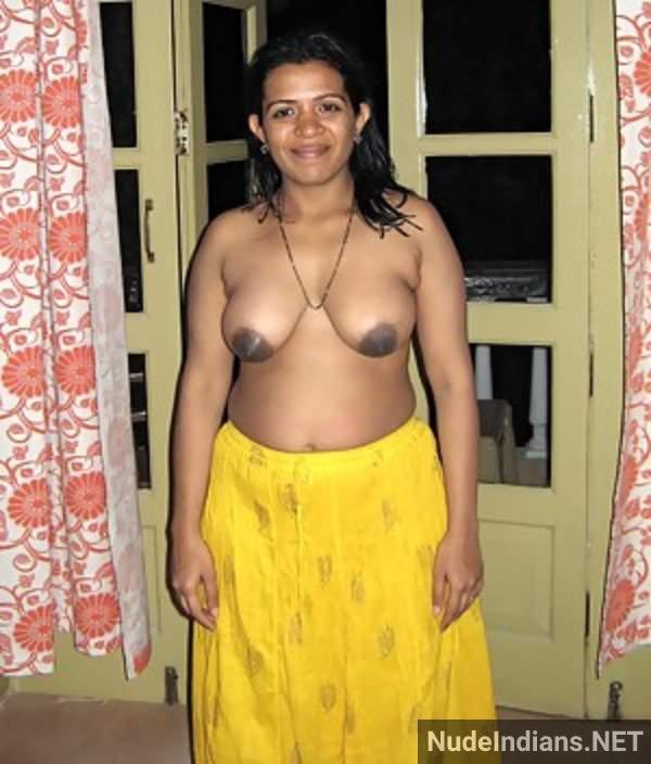 nude indian aunty showing boobs pics 112